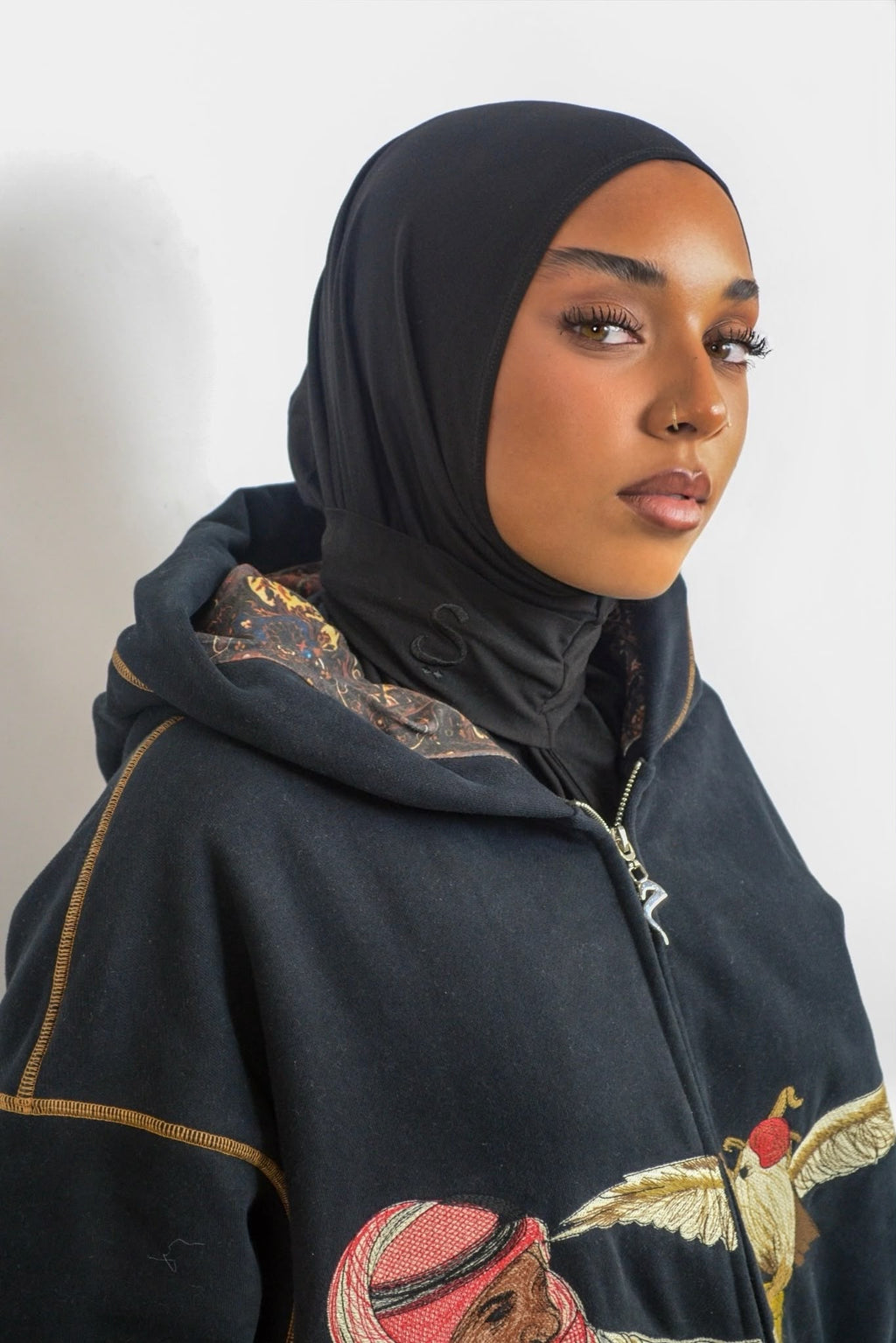 Voile Signature Shamsini en jersey premium, coloris Noir, avec attaches à clip
