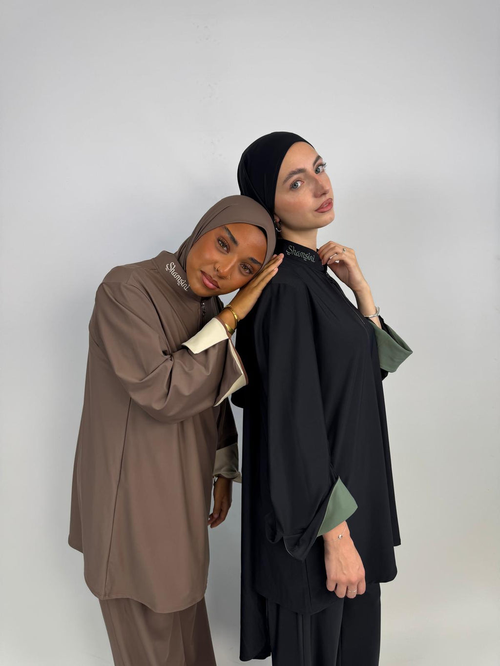 Burkinis Shamsini portés, coloris Le Moca et Layal Kaki